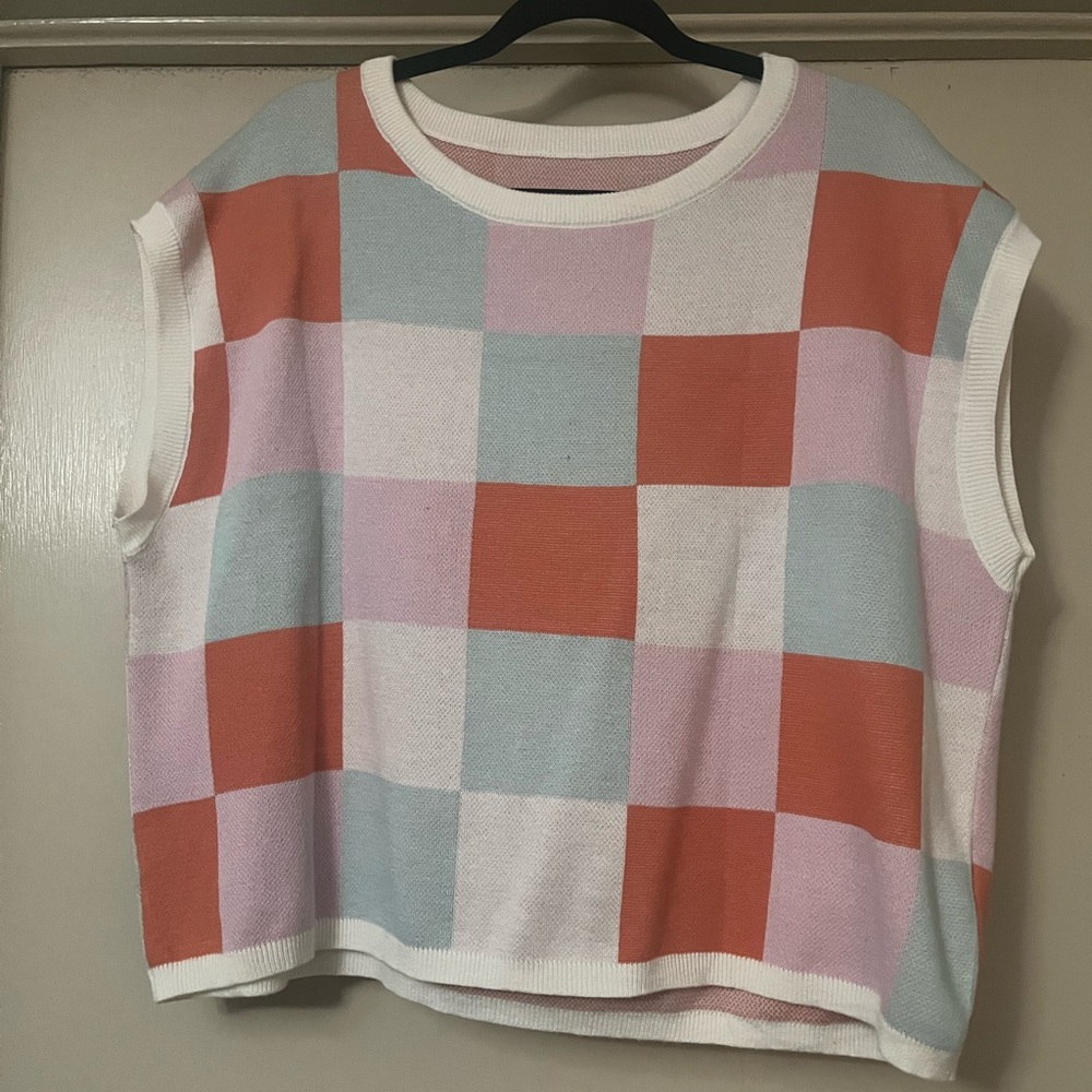 Vibrant Checkered Knit Short Sleeve Top
